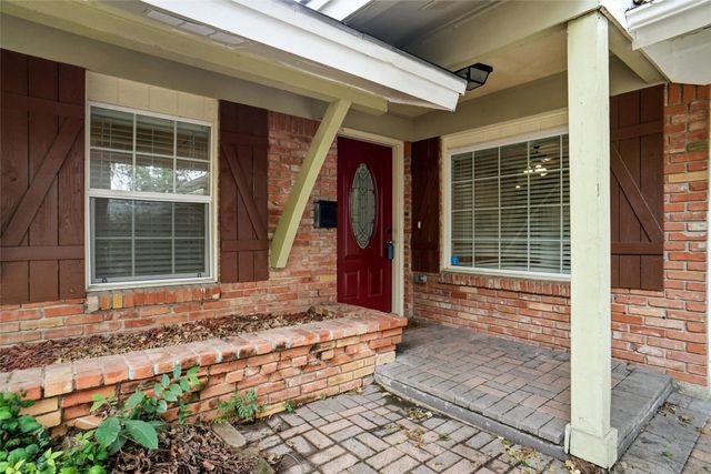 2222 Woodoak Drive, Irving, TX 75060
