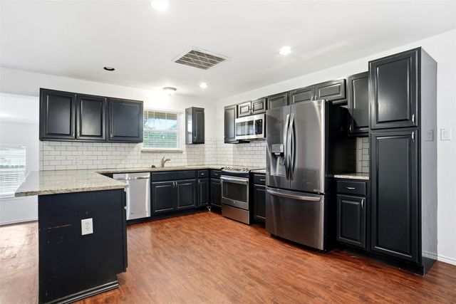 2222 Woodoak Drive, Irving, TX 75060