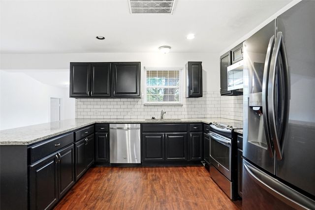 2222 Woodoak Drive, Irving, TX 75060