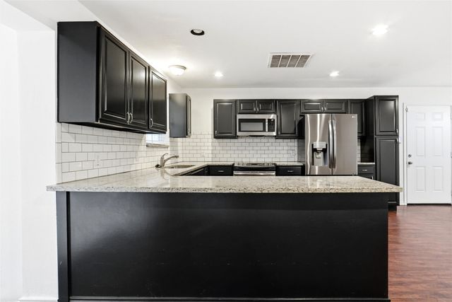 2222 Woodoak Drive, Irving, TX 75060