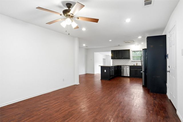 2222 Woodoak Drive, Irving, TX 75060