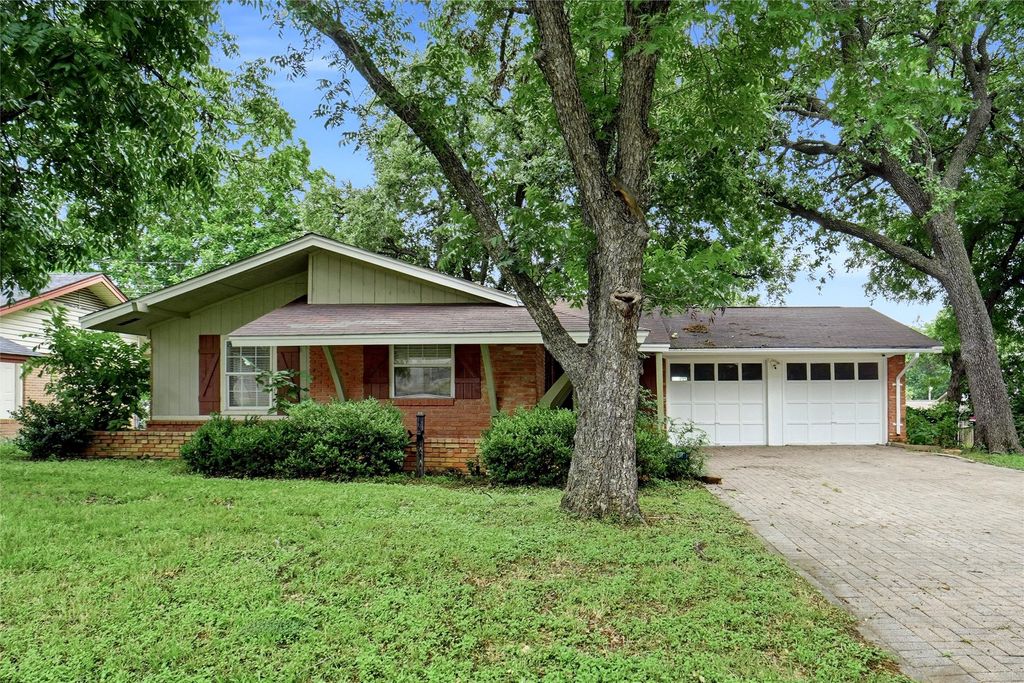 2222 Woodoak Drive, Irving, TX 75060