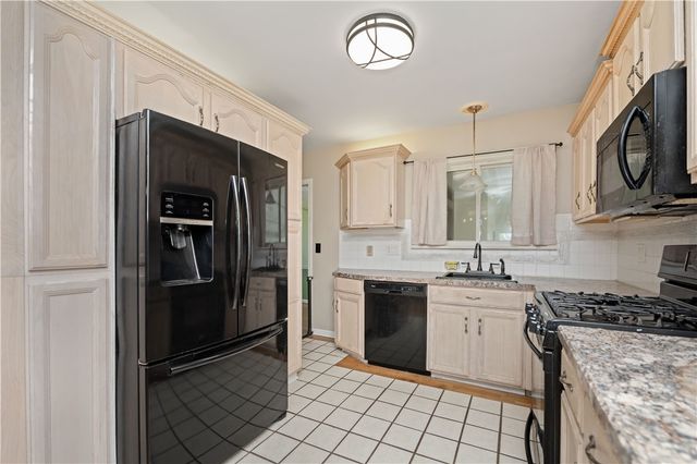 113 Creek Meadow Lane, Greece, NY 14626