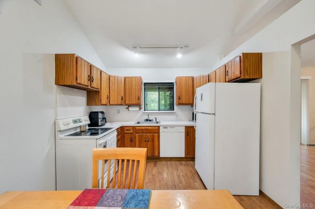 179 Gnarled Hollow Road, East Setauket, NY 11733