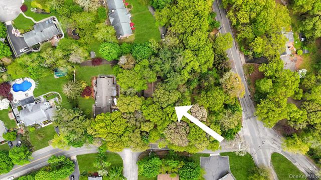 179 Gnarled Hollow Road, East Setauket, NY 11733