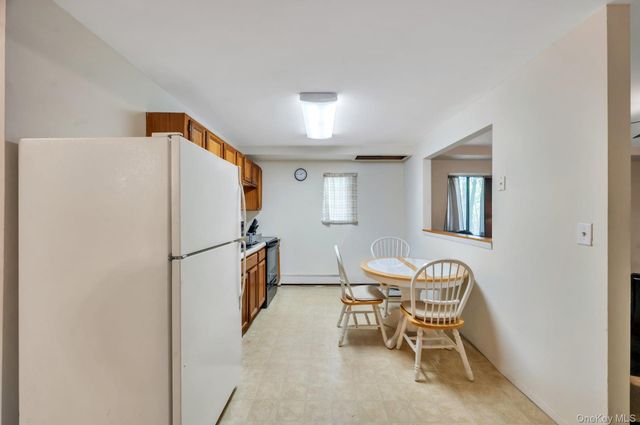 179 Gnarled Hollow Road, East Setauket, NY 11733
