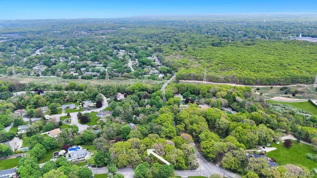 179 Gnarled Hollow Road, East Setauket, NY 11733