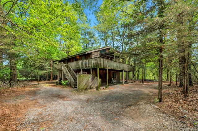 179 Gnarled Hollow Road, East Setauket, NY 11733
