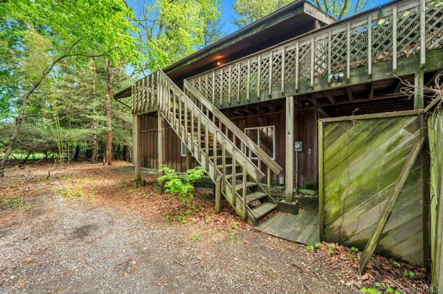 179 Gnarled Hollow Road, East Setauket, NY 11733