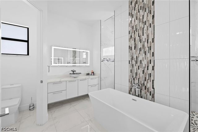 140 SE 16th ST, Cape Coral, FL 33990