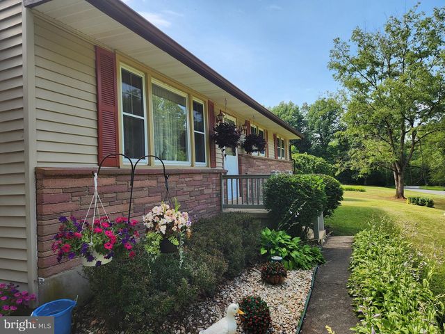 1217 PIEFFER HILL RD, Stevens, PA 17578