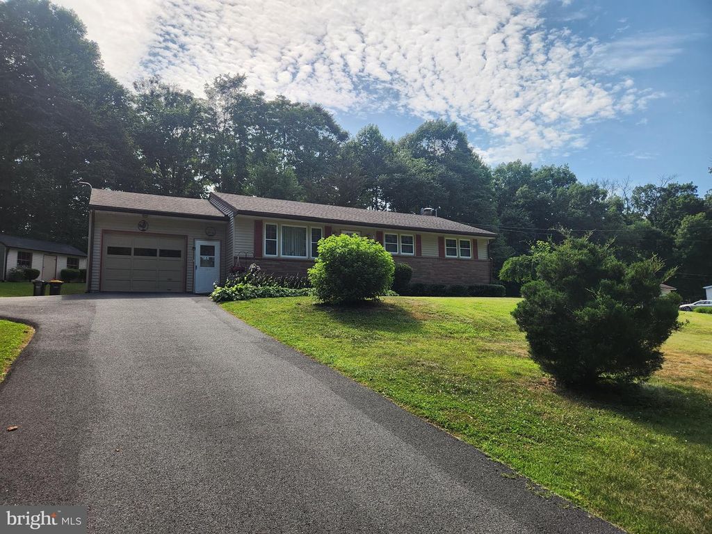 1217 PIEFFER HILL RD, Stevens, PA 17578