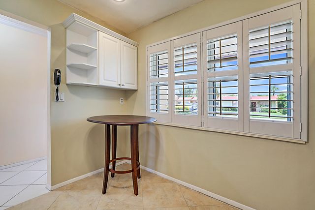 152 LAKE ANNE Drive 152, West Palm Beach, FL 33411