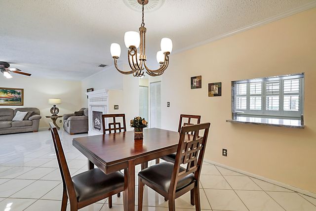 152 LAKE ANNE Drive 152, West Palm Beach, FL 33411