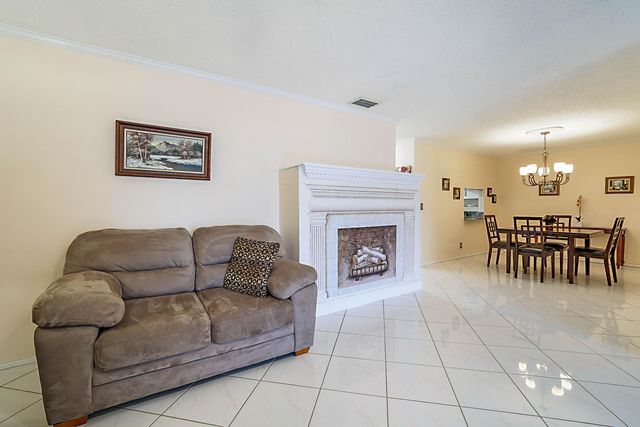 152 LAKE ANNE Drive 152, West Palm Beach, FL 33411