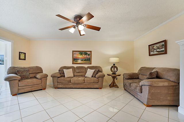 152 LAKE ANNE Drive 152, West Palm Beach, FL 33411