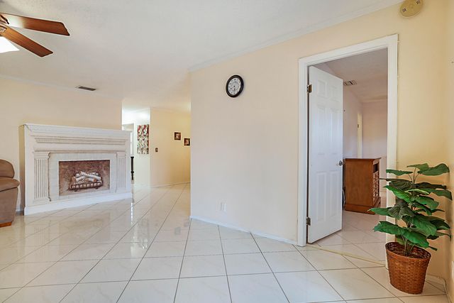 152 LAKE ANNE Drive 152, West Palm Beach, FL 33411