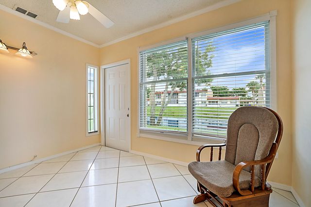 152 LAKE ANNE Drive 152, West Palm Beach, FL 33411