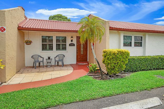 152 LAKE ANNE Drive 152, West Palm Beach, FL 33411