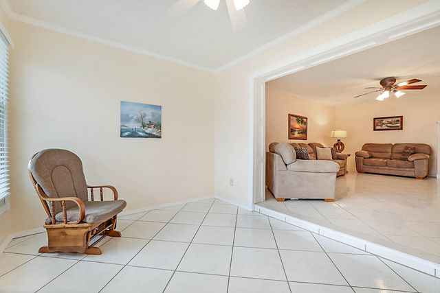152 LAKE ANNE Drive 152, West Palm Beach, FL 33411