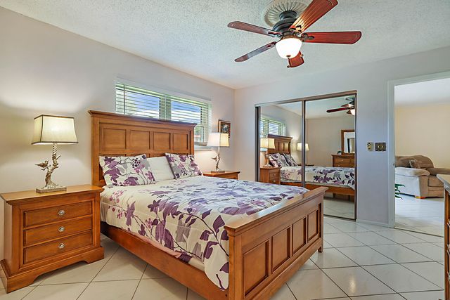 152 LAKE ANNE Drive 152, West Palm Beach, FL 33411