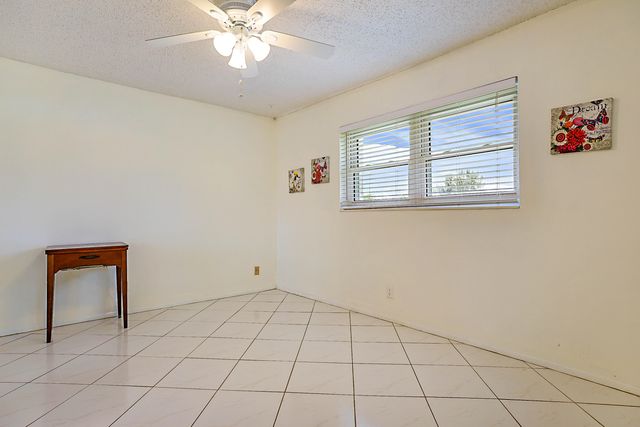 152 LAKE ANNE Drive 152, West Palm Beach, FL 33411