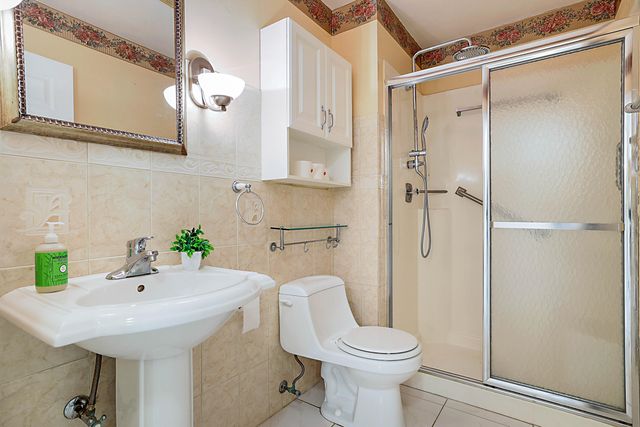 152 LAKE ANNE Drive 152, West Palm Beach, FL 33411