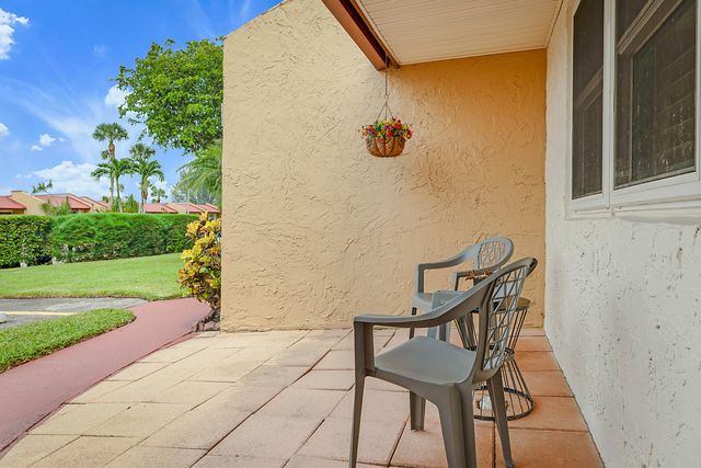152 LAKE ANNE Drive 152, West Palm Beach, FL 33411