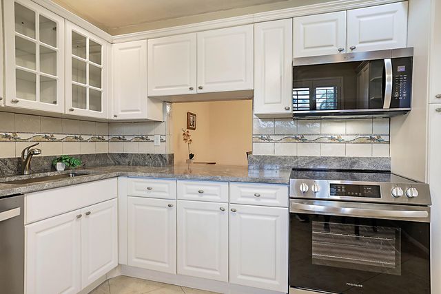 152 LAKE ANNE Drive 152, West Palm Beach, FL 33411