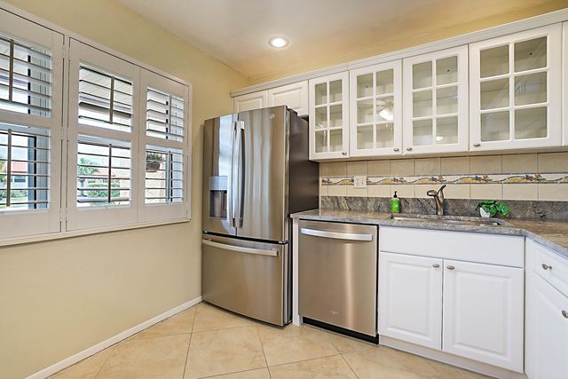 152 LAKE ANNE Drive 152, West Palm Beach, FL 33411