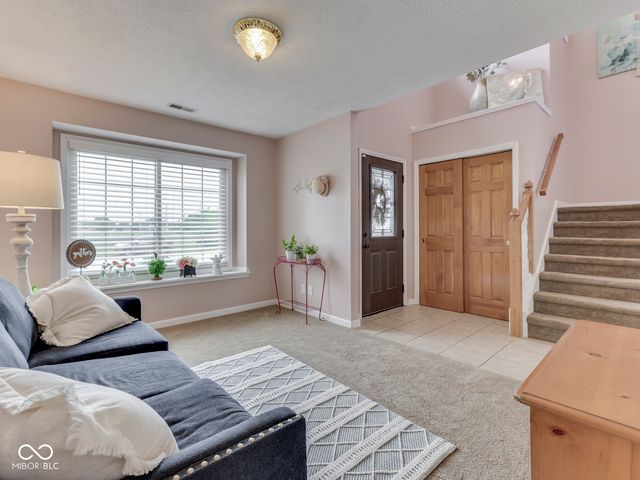 615 Hummingbird Lane, Whiteland, IN 46184
