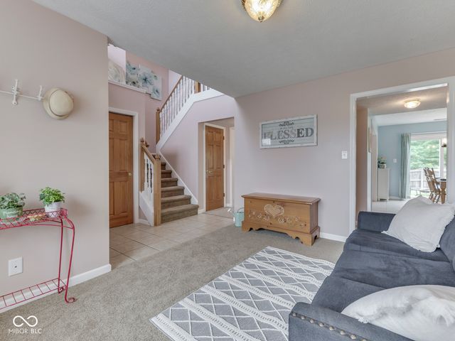 615 Hummingbird Lane, Whiteland, IN 46184