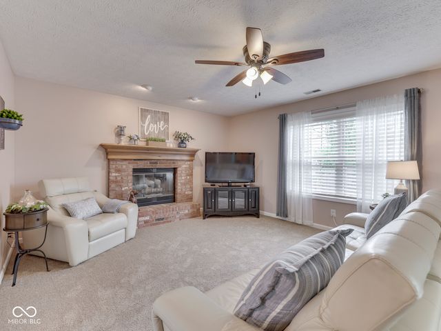 615 Hummingbird Lane, Whiteland, IN 46184