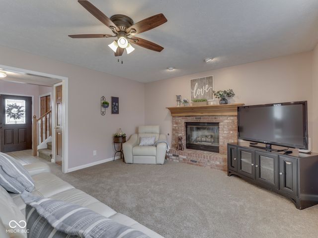 615 Hummingbird Lane, Whiteland, IN 46184