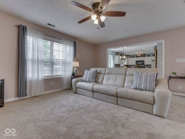 615 Hummingbird Lane, Whiteland, IN 46184