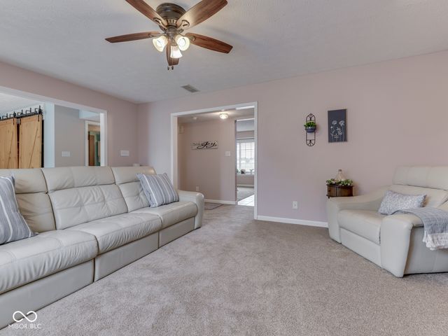 615 Hummingbird Lane, Whiteland, IN 46184