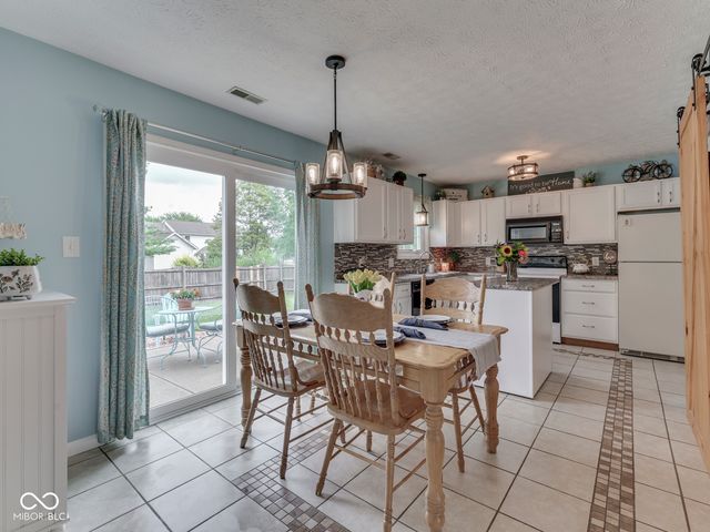 615 Hummingbird Lane, Whiteland, IN 46184