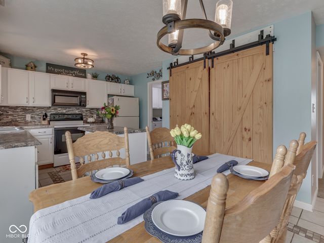 615 Hummingbird Lane, Whiteland, IN 46184