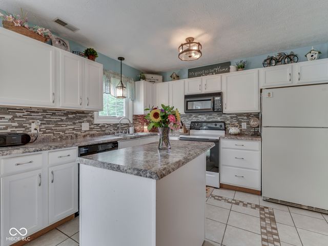 615 Hummingbird Lane, Whiteland, IN 46184