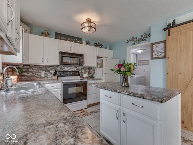615 Hummingbird Lane, Whiteland, IN 46184