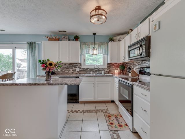 615 Hummingbird Lane, Whiteland, IN 46184