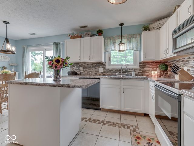 615 Hummingbird Lane, Whiteland, IN 46184