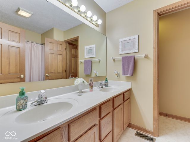 615 Hummingbird Lane, Whiteland, IN 46184