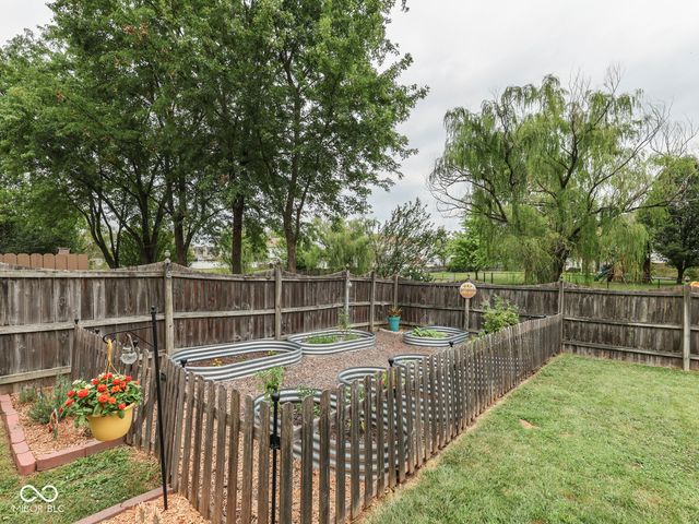 615 Hummingbird Lane, Whiteland, IN 46184