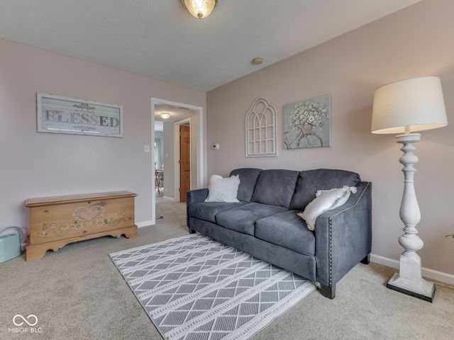 615 Hummingbird Lane, Whiteland, IN 46184