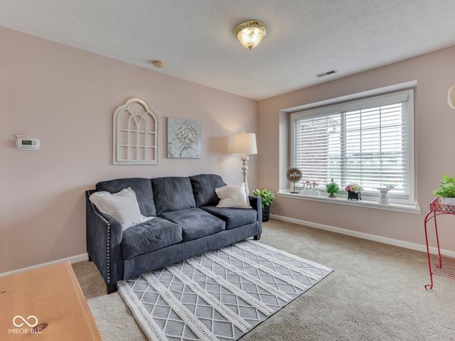 615 Hummingbird Lane, Whiteland, IN 46184