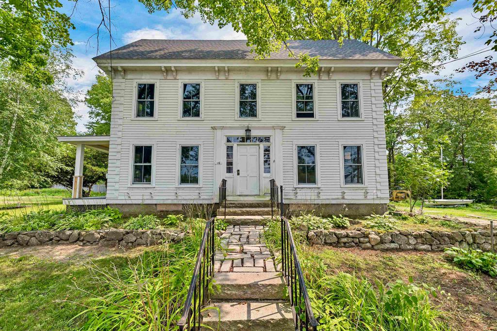 16 Green Street, Wolfeboro, NH 03894