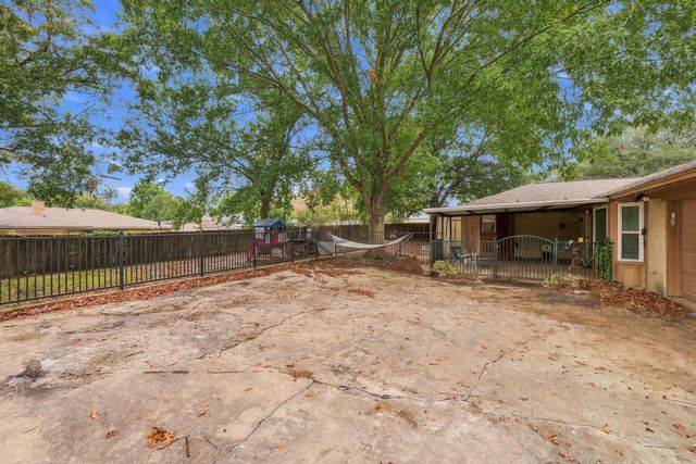 1908 Nancy Lea Drive, Bonham, TX 75418