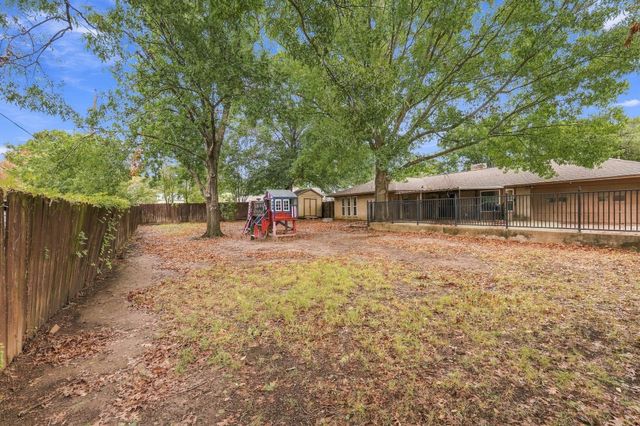 1908 Nancy Lea Drive, Bonham, TX 75418