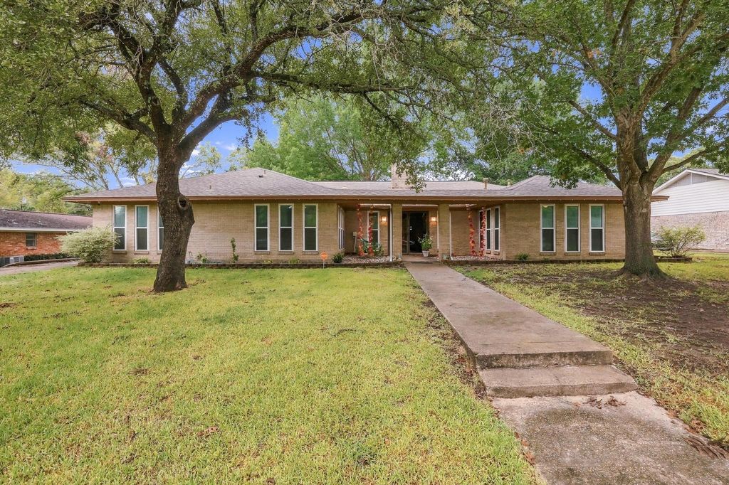 1908 Nancy Lea Drive, Bonham, TX 75418